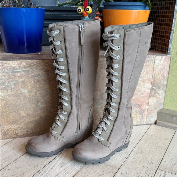 SOREL JOAN OF ARCTIC WEDGE LACE UP 8 Tall ASH Women Boots Waterproof EUC size 7 - Picture 3 of 15